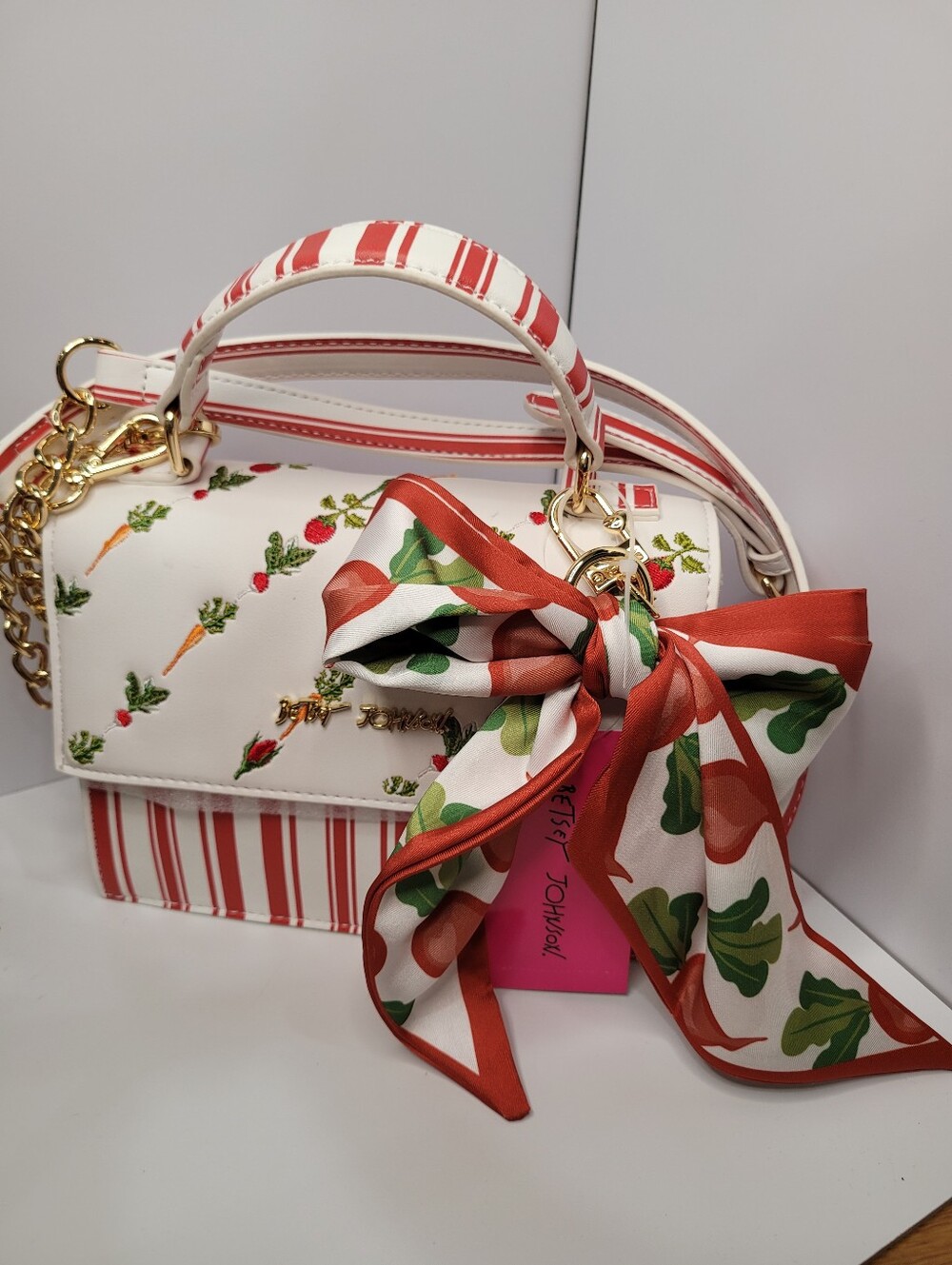 👉✨️Betsey Johnson White & Red Striped Garden-Print Carrot Radish  Satchel Bag